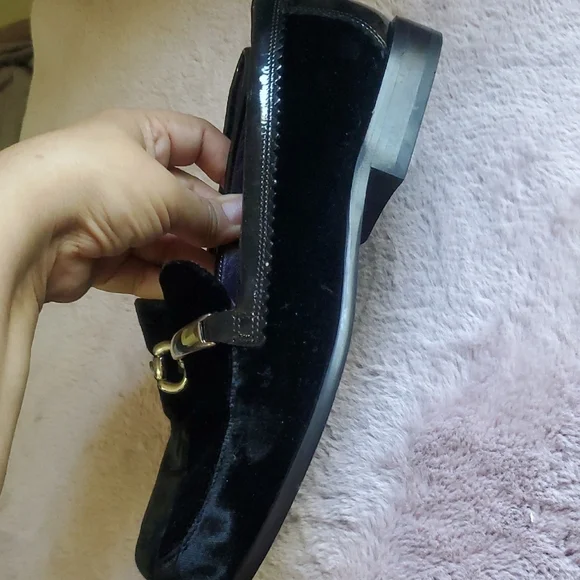 Donald J. Pliner Size 7 Black Velvet Loafers Dress Shoes Classic Slip-On - Picture 4 of 12
